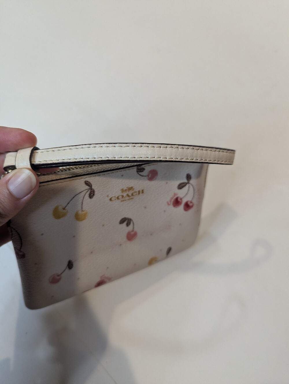 Coach Cream And Painted Cherry Wristlet With Gold Logo - Picture 3 of 6